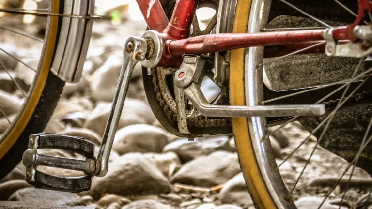 How to take off a bike pedal