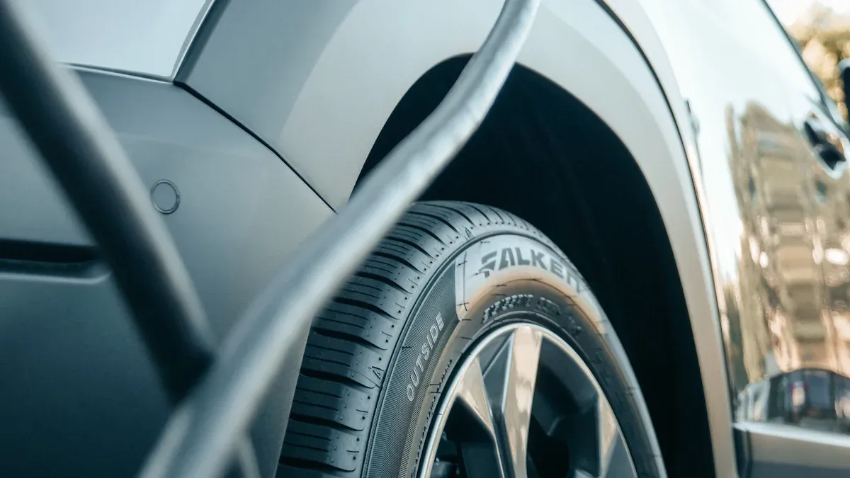 Renault Clio: France'
style=
