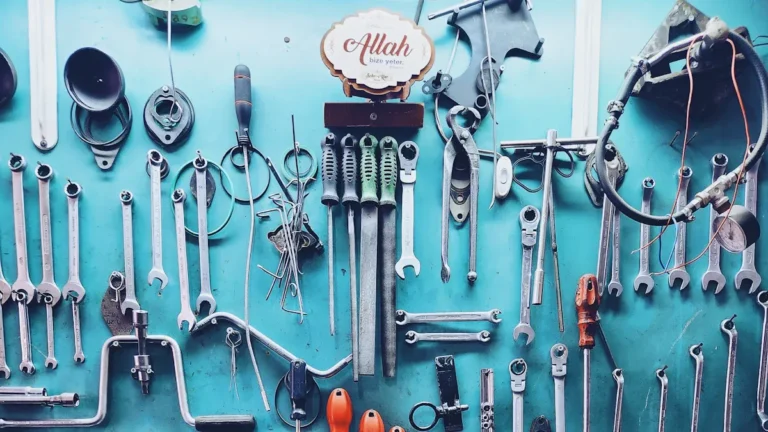 How To Become Mechanic: The Quick & Complete Career